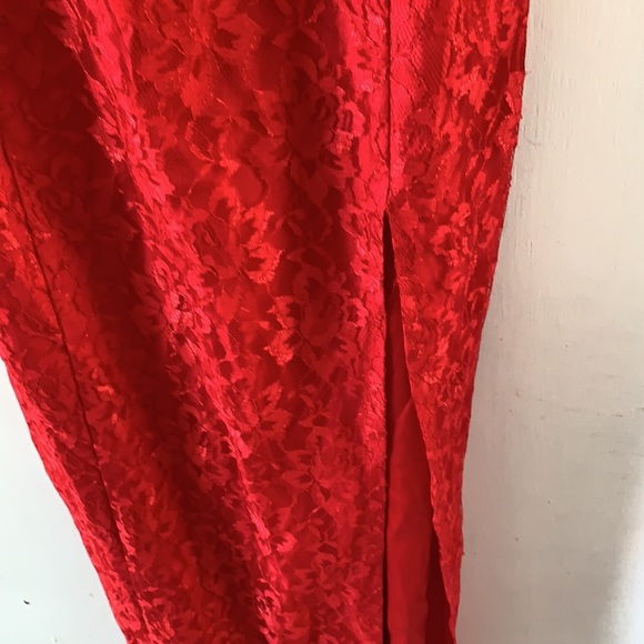Vintage L. A. Glo red lace column long dress with scallop bodice and high slit - Picture 4 of 8